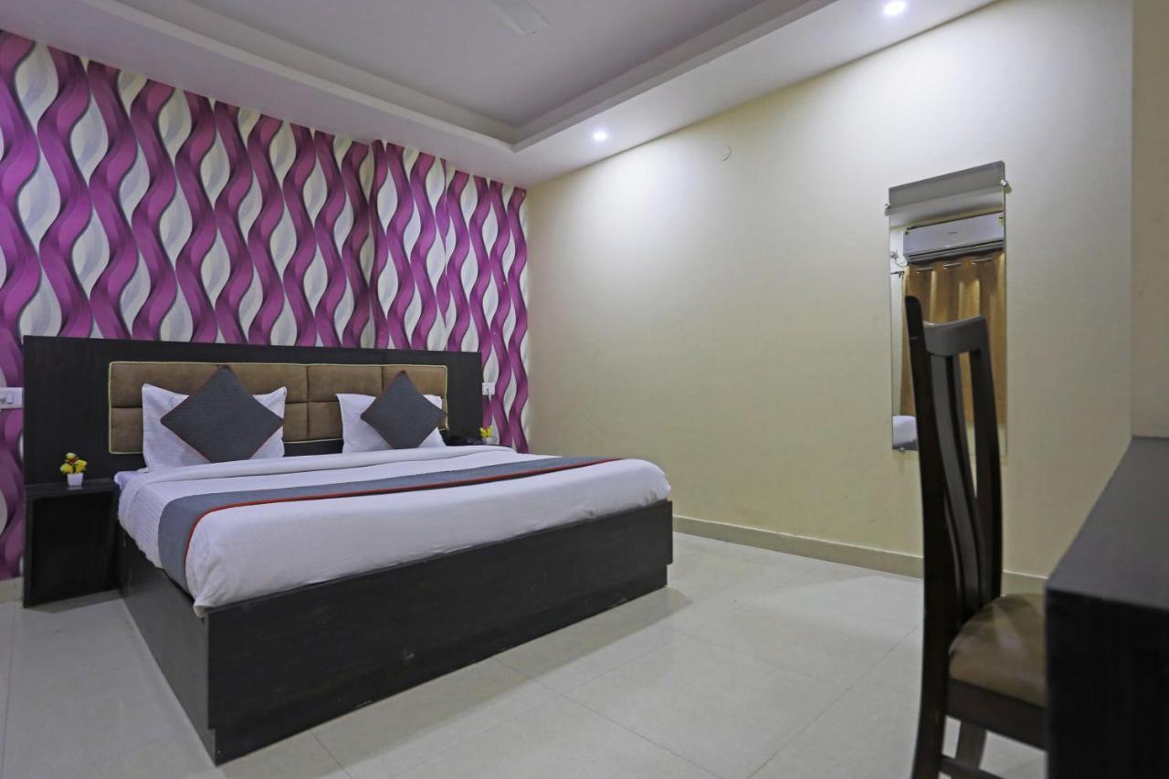 Airport Hotel Rosewood Ню Делхи Екстериор снимка